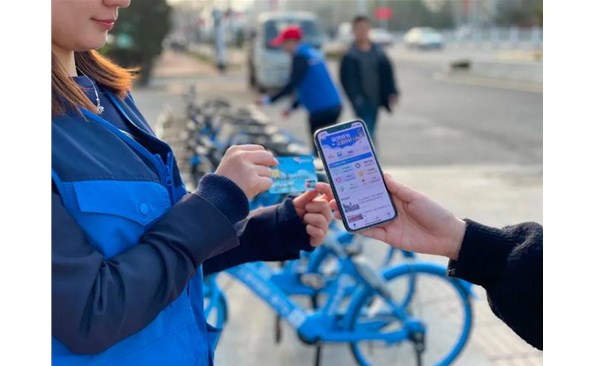 ����ΪȺ�ڰ�ʵ�¡��á��������ȡ� ʵ�֡���������롱