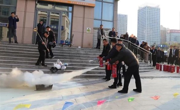 ������Ͷ���ſ�չ��ȫ���������������ϡ� �����������˶�